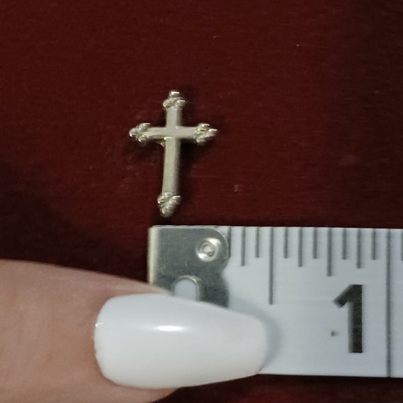 NEW! Beautiful Cross Pin - Picture 3 of 9